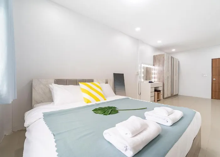 Miq Hk111-4br Ratchada-huaykwang 14pax Bangkok