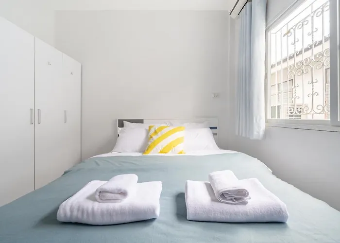Miq Hk111-4br Ratchada-huaykwang 14pax *