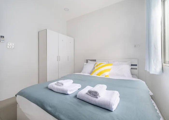 Apartment Miq Hk111-4br Ratchada-huaykwang 14pax Bangkok