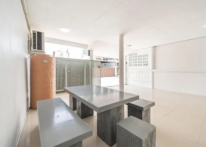 Miq Hk111-4br Ratchada-huaykwang 14pax Apartment Bangkok