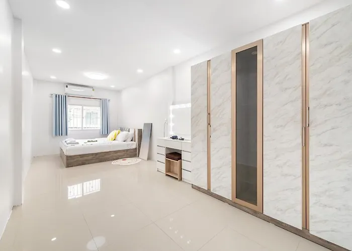 Miq Hk111-4br Ratchada-huaykwang 14pax * Bangkok
