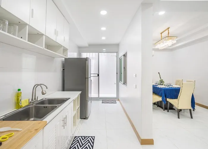 Miq Hk111-4br Ratchada-huaykwang 14pax Bangkok