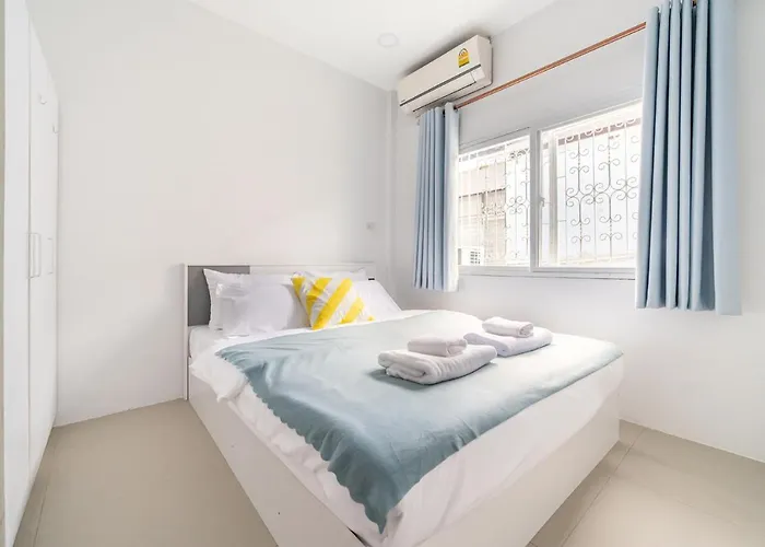 Miq Hk111-4br Ratchada-huaykwang 14pax Bangkok