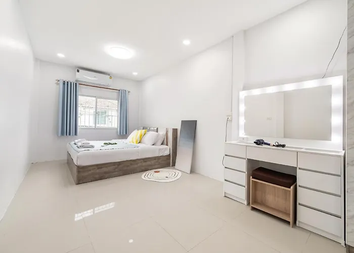 Miq Hk111-4br Ratchada-huaykwang 14pax Apartment *