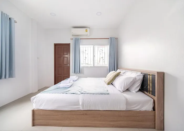 Miq Hk111-4br Ratchada-huaykwang 14pax Bangkok