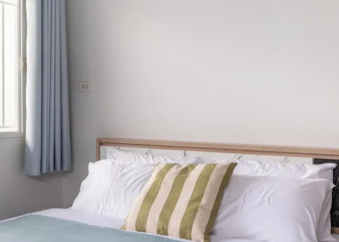 Apartment Miq Hk111-4br Ratchada-huaykwang 14pax Bangkok