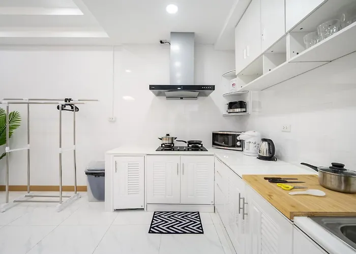 Miq Hk111-4br Ratchada-huaykwang 14pax Apartment *