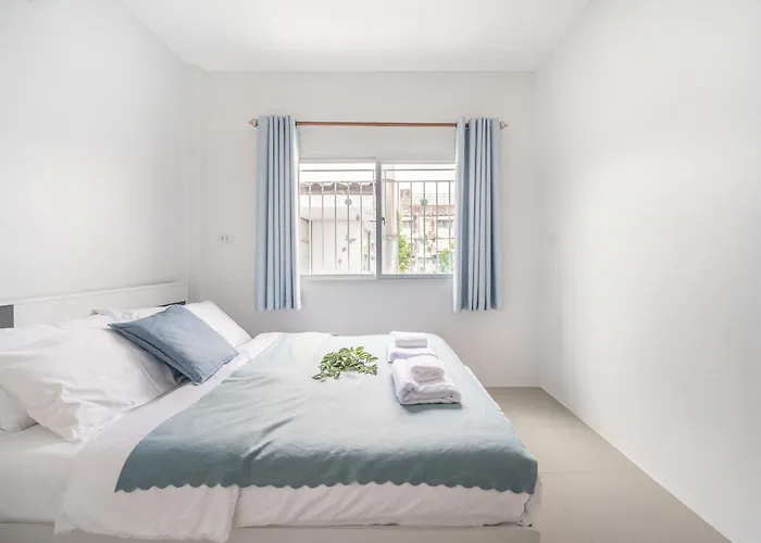 Apartment Miq Hk111-4br Ratchada-huaykwang 14pax Bangkok
