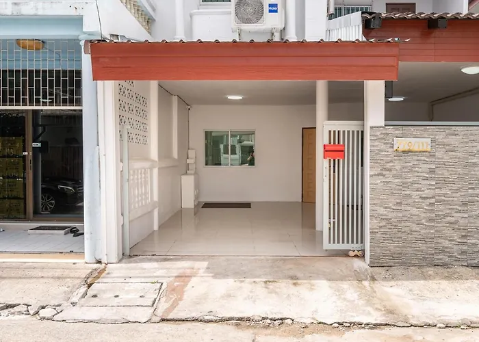Miq Hk111-4br Ratchada-huaykwang 14pax Apartment Bangkok