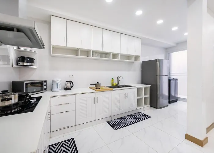 Miq Hk111-4br Ratchada-huaykwang 14pax Bangkok