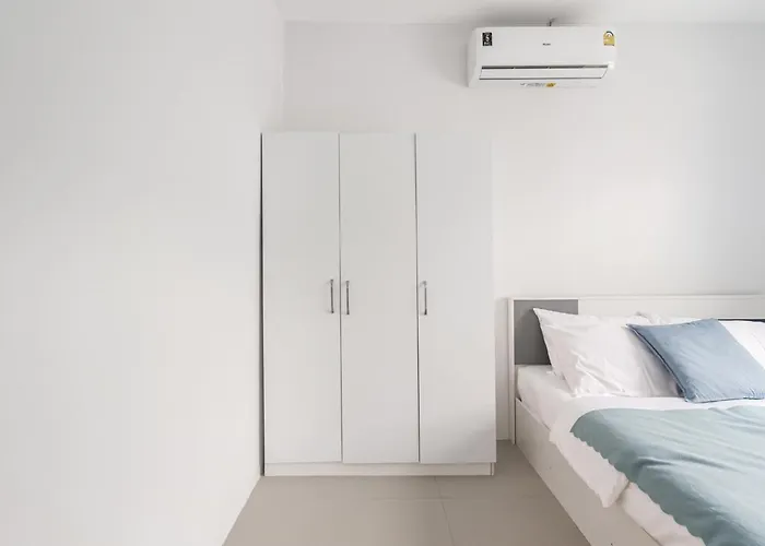 Miq Hk111-4br Ratchada-huaykwang 14pax Apartment Bangkok