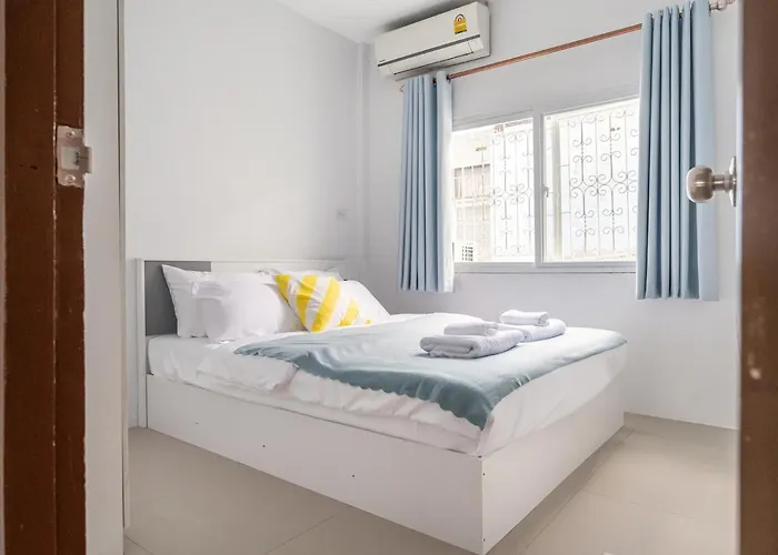 Apartment Miq Hk111-4br Ratchada-huaykwang 14pax Bangkok